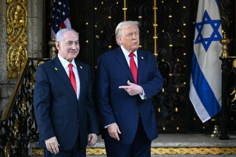 Israele, Trump: “Guai seri per Hamas se non depone le armi”. Botta e risposta con Herzog, grazia a Netanyahu diventa un ‘caso’