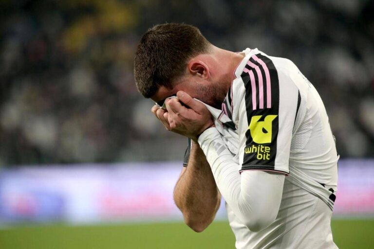 Juventus, Vlahovic si opera? La decisione dopo l’infortunio
