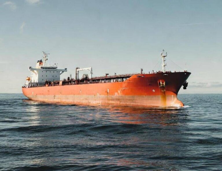 La flotta fantasma di Putin: “Così la Russia spia l’Europa dal mare”