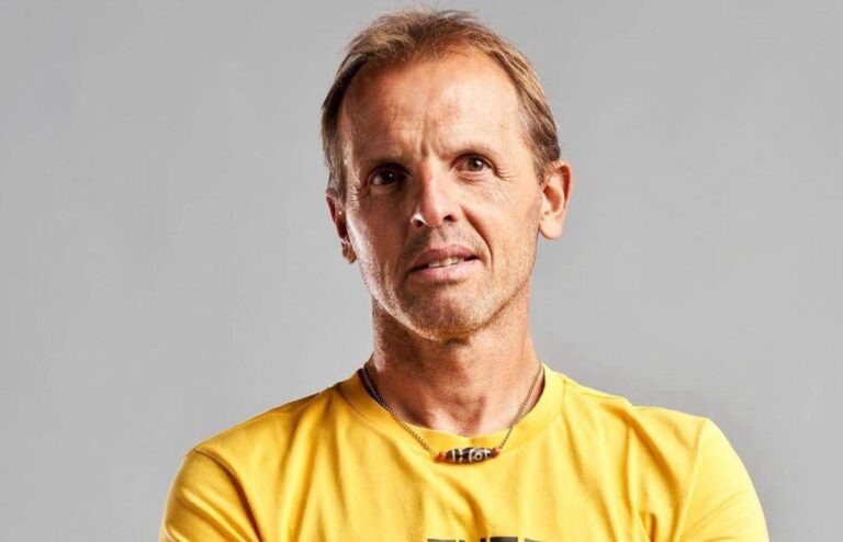 Malore per l’alpinista Simone Moro sull’Himalaya: “Ricoverato, ora sta meglio”