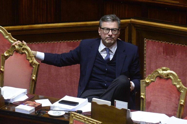 Manovra, Giorgetti: “Non austerità ma prudenza, debito troppo alto”
