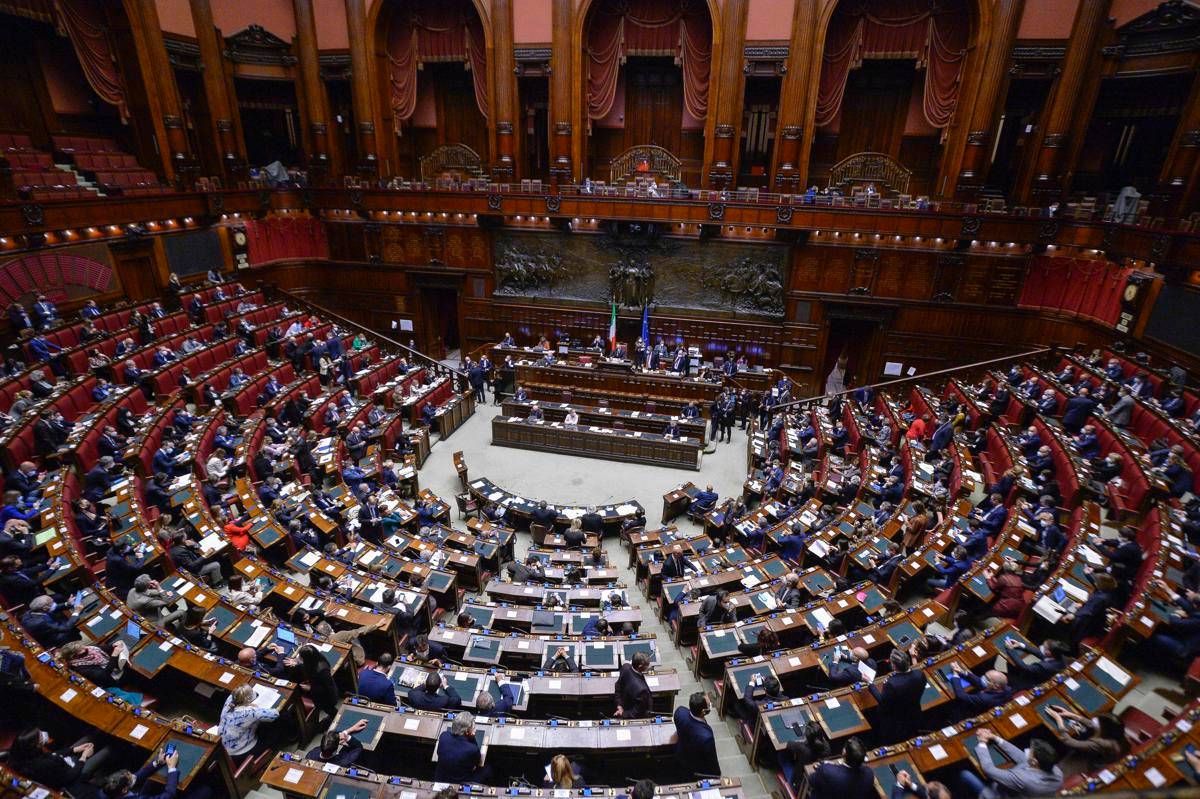 Manovra, ‘Natale ad Atreju’ e aiuti alle gattare: la lunga notte dei deputati alla Camera