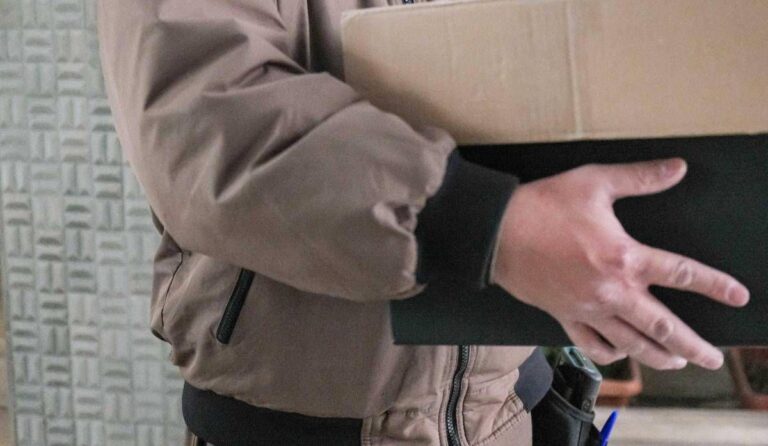 Manovra, Urso: “Tassa su piccoli pacchi? E’ per quelli che arrivano dalla Cina”
