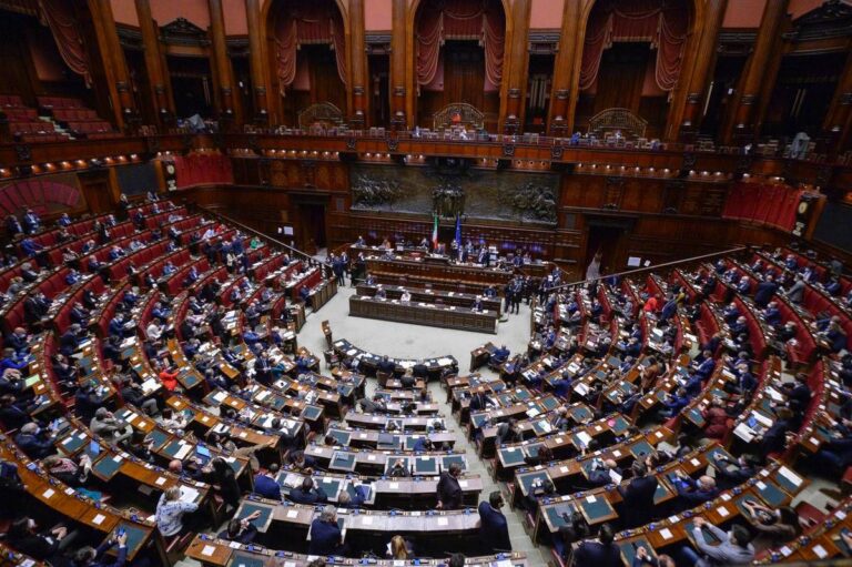 Manovra oggi alla Camera, lunedì il voto sulla fiducia