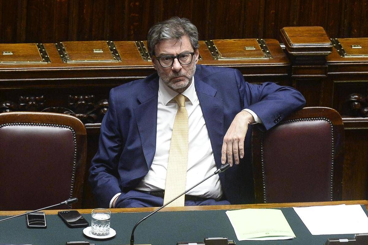 Manovra, primo via libera tra le tensioni. Domani sbarca in aula: da pensioni a tfr, le modifiche