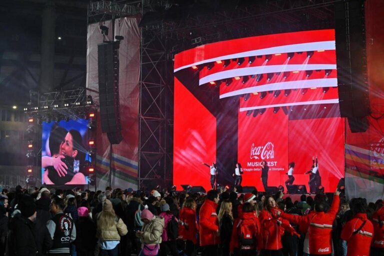 Milano-Cortina, parte il viaggio della Fiamma Olimpica, Coca-cola accende Roma tra sport e musica