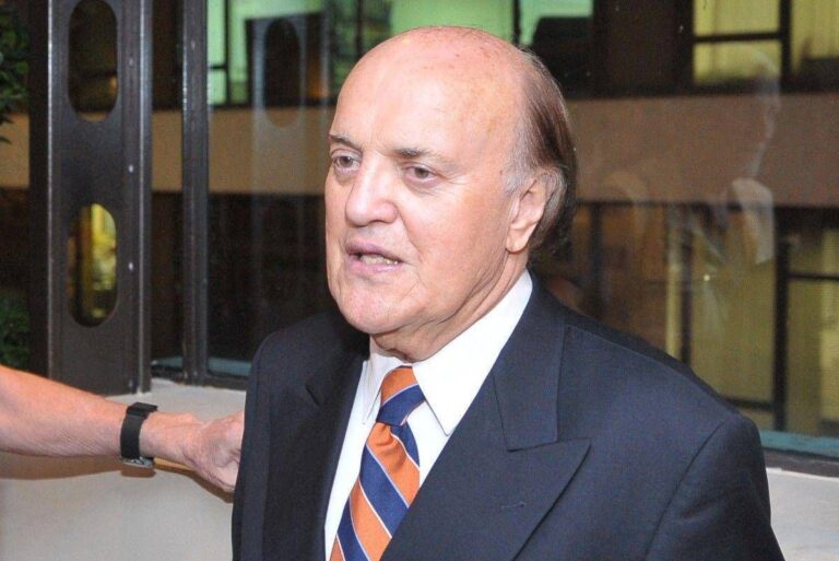 Morto Peter Arnett, il premio Pulitzer per le cronache dal Vietnam aveva 91 anni
