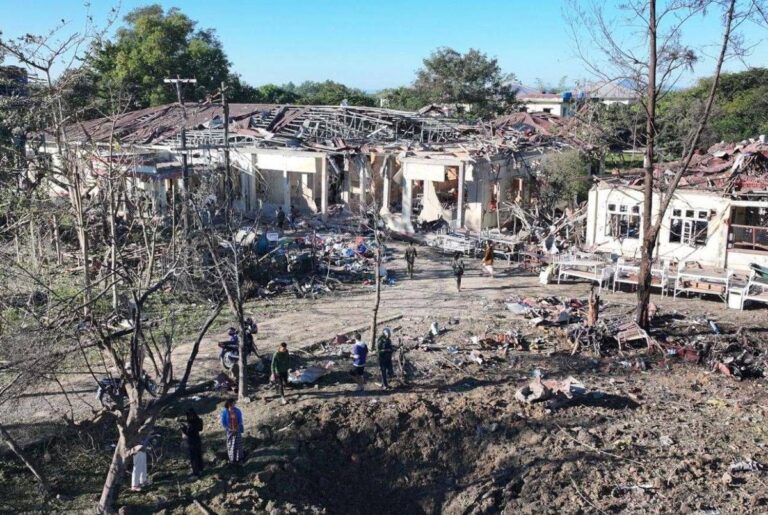 Myanmar, esercito birmano attacca un ospedale: almeno 33 morti