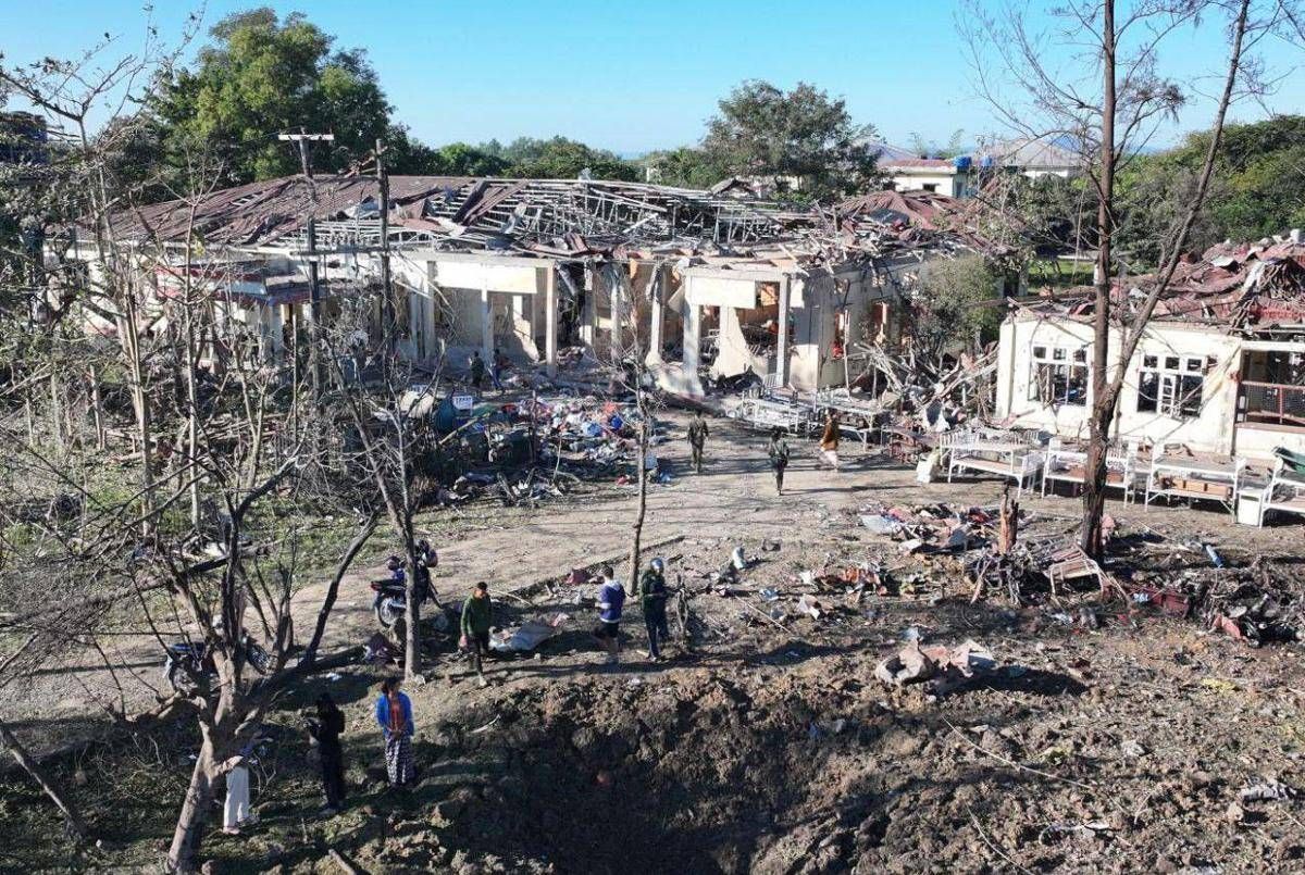 Myanmar, esercito birmano attacca un ospedale: almeno 33 morti