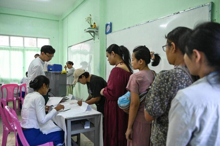 Myanmar, seggi aperti tra repressione e opposizione al bando: esclusa Suu Kyi