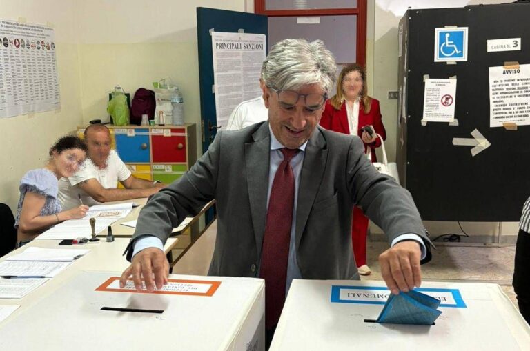 Pestaggio del sindaco di Castiglione del Genovesi, indagini anche sull’attività politica