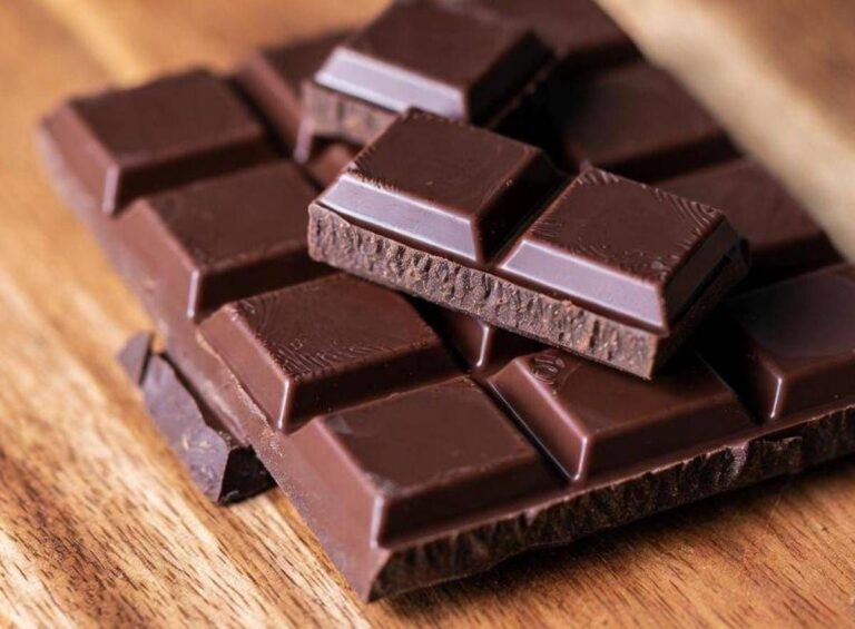 ‘Più giovani’ con il cioccolato fondente, lo studio