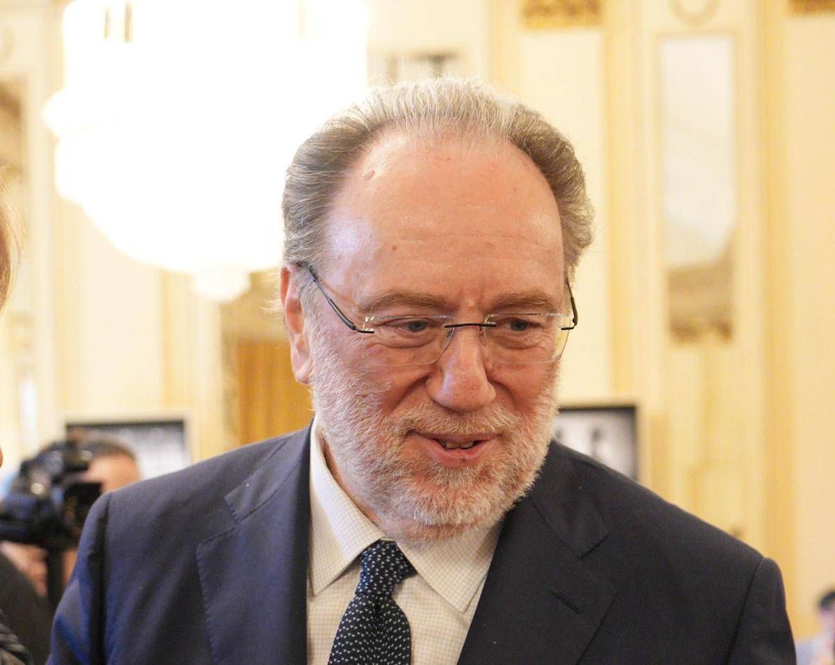 Riccardo Chailly, condizioni stabili per il direttore d’orchestra dopo il malore alla Scala