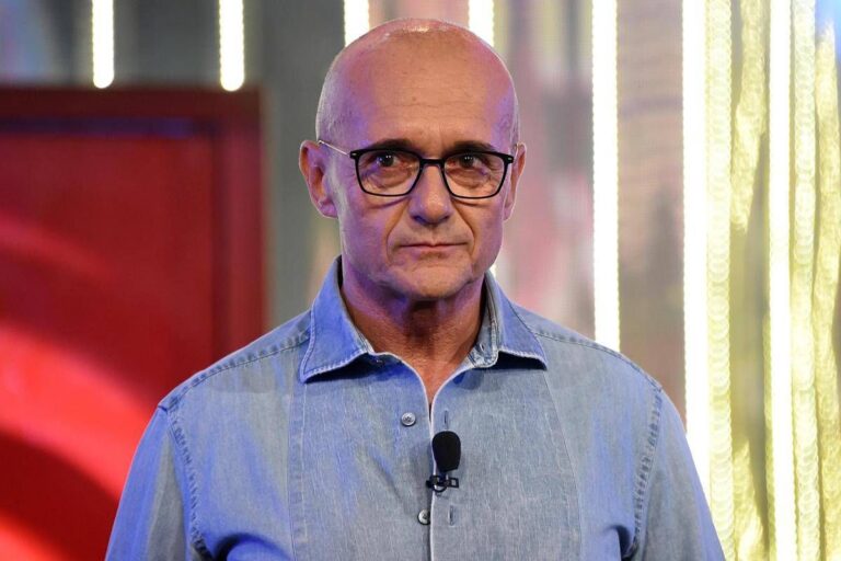 Signorini indagato per violenza sessuale ed estorsione dopo le accuse dell’ex Gf Medugno