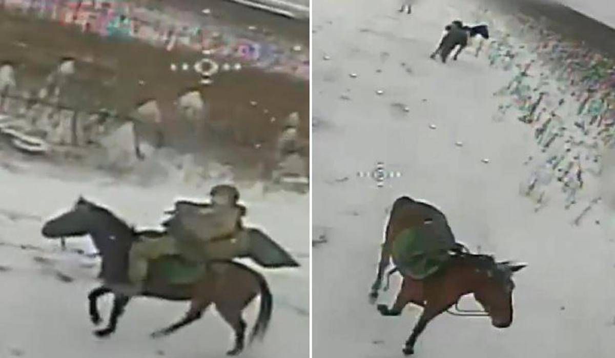 Soldati russi a cavallo, il drone ucraino colpisce