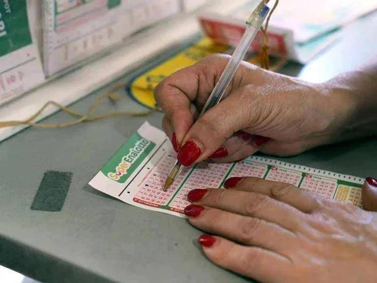 Superenalotto, numeri e combinazione vincente 6 dicembre 2025