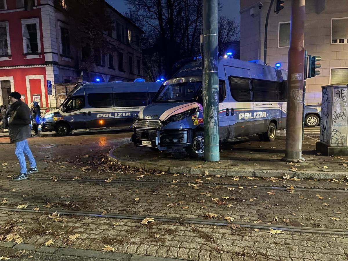 Torino, centro sociale Askatasuna sgomberato. Piantedosi: “Non c’è spazio per violenza”