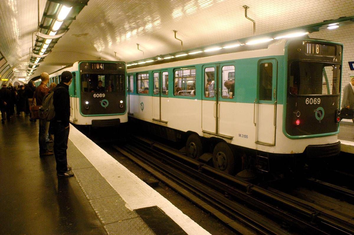 Tre donne accoltellate sulla metro di Parigi. Arrestato l’aggressore