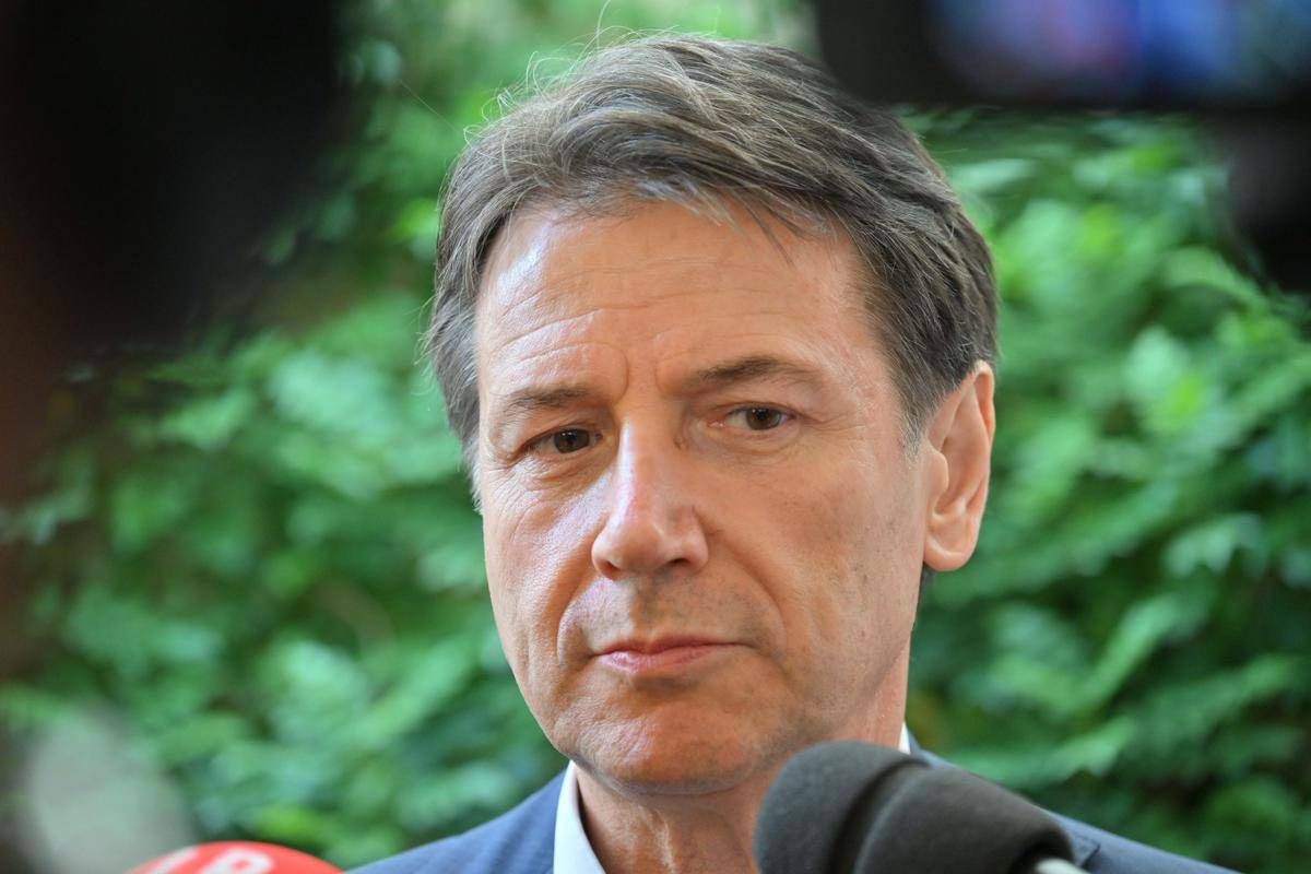 Ucraina, Conte: “Europa disorientata, lasciamo condurre negoziati agli Usa”
