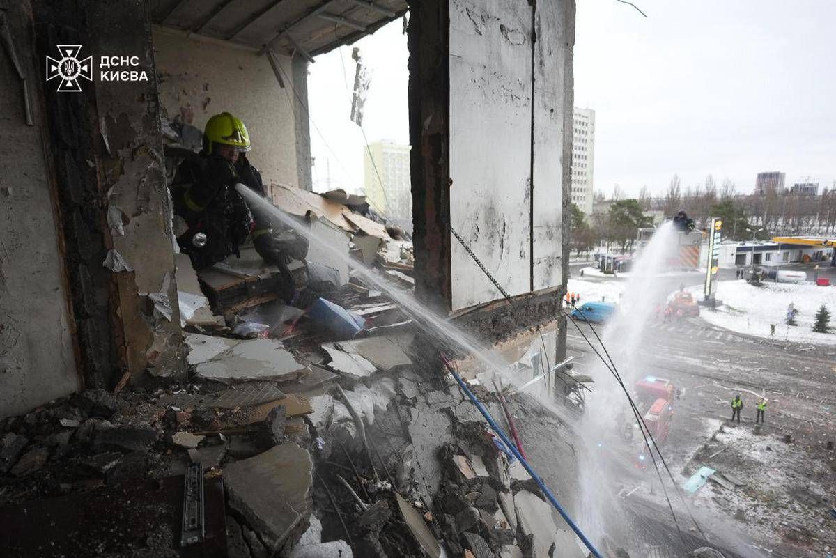 Ucraina-Russia, massicci attacchi su Kiev. Zelensky: “Putin non vuole la pace”