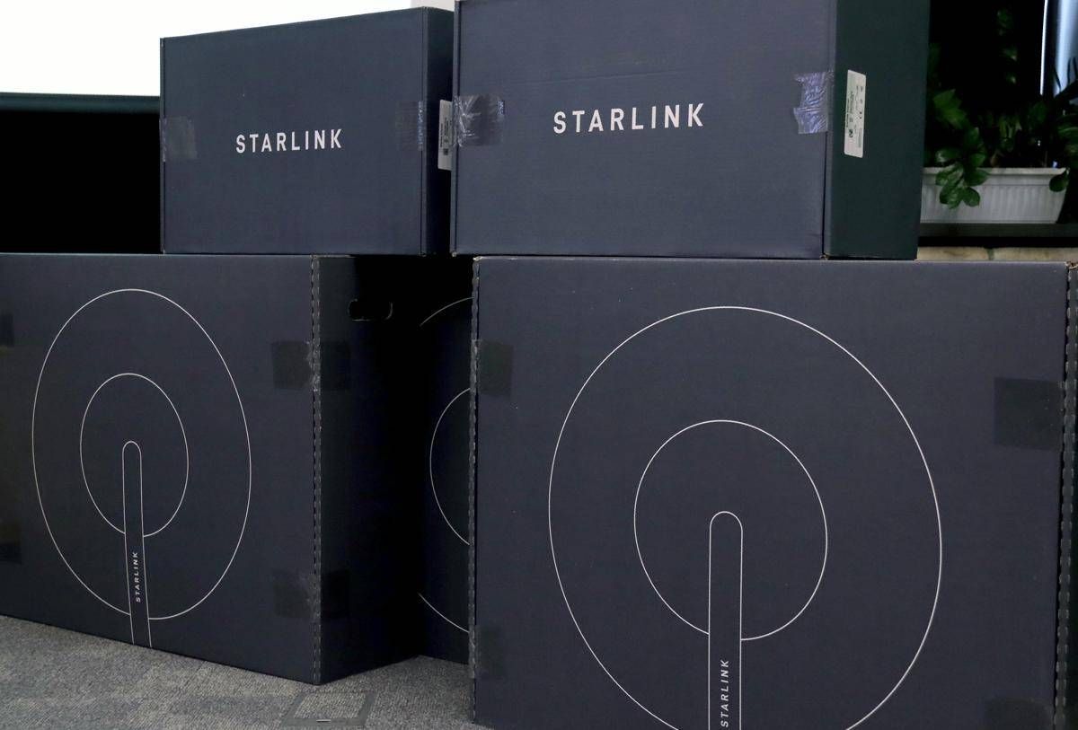 Ucraina, Starlink: “Soldati di Kiev salvi grazie alla nostra tecnologia”
