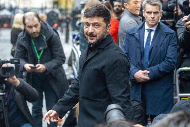 Ucraina consegna il piano agli Usa. Trump: “Zelensky deve essere realista”