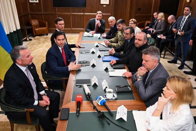 Ucraina, “costruttive” trattative a Miami, oggi si continua. Cremlino: “Non in preparazione incontro Usa-Russia con Kiev”