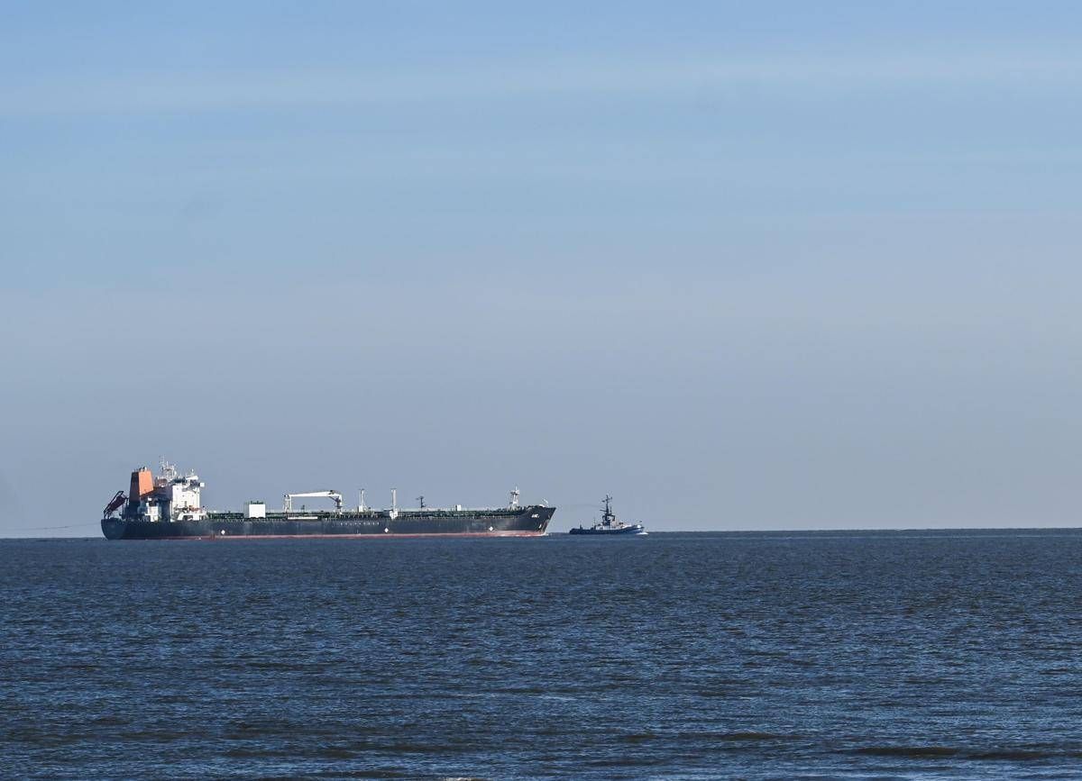 Venezuela, New York Times: “Petroliera inseguita da Usa rivendica protezione di Mosca”