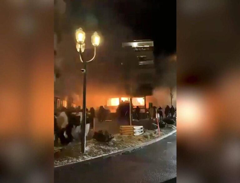 A Crans-Montana “fiamme e panico, sembrava un film dell’orrore”: il racconto dei sopravvissuti