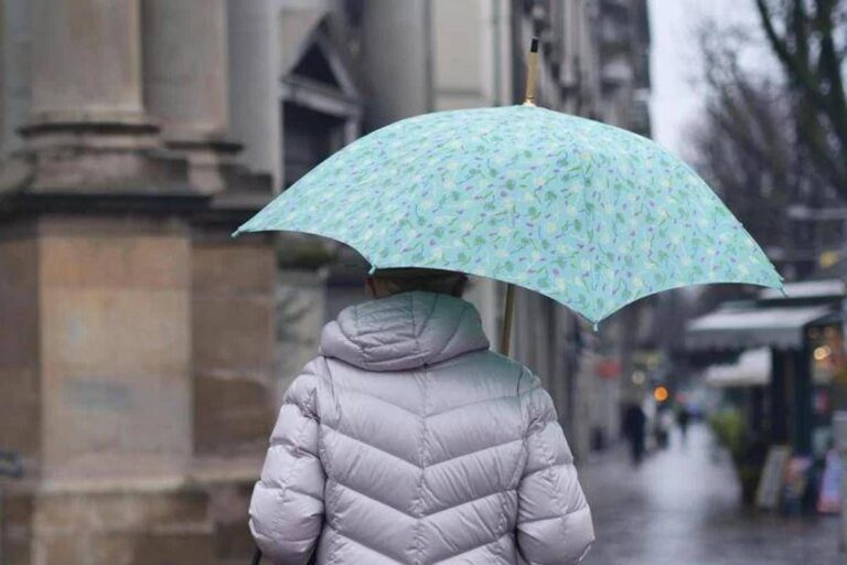 Allerta meteo rossa in Sardegna, arancione in Sicilia e Calabria: le regioni a rischio