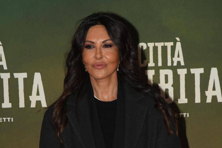 Ascolti tv, trionfa ‘A testa alta’: la serie di Canale 5 vola con il 25,2%