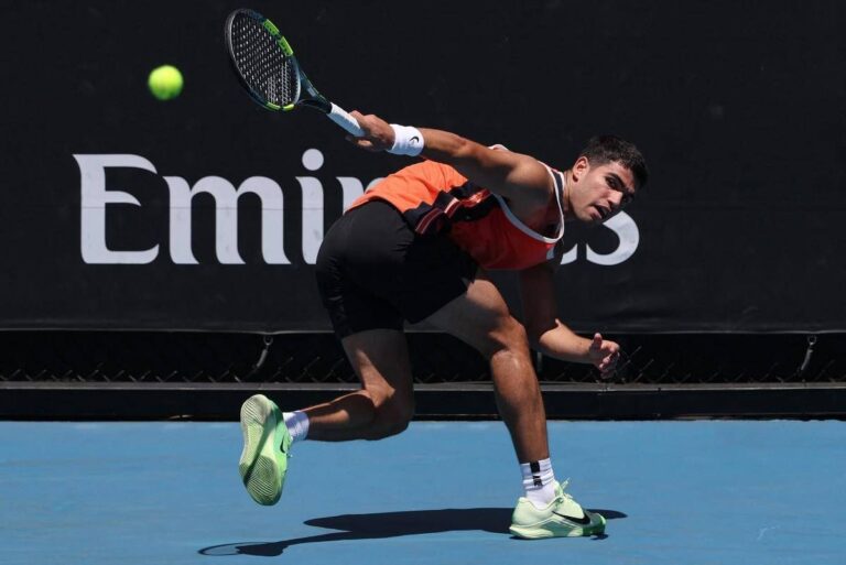 Australian Open, Alcaraz batte Walton in tre set e vola al secondo turno – Rivivi il match