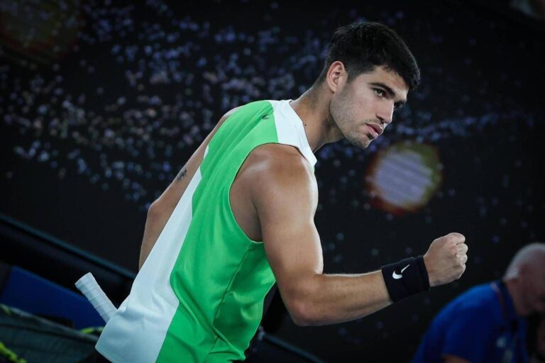 Australian Open, Alcaraz fatica con Zverev: “È una battaglia mentale”. E vince il set