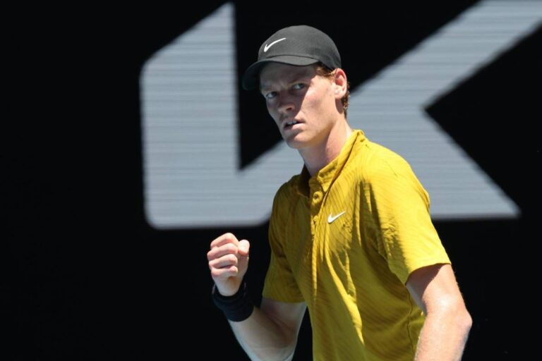 Australian Open, Sinner ai quarti: Darderi battuto 6-1 6-3 7-6 – Rivivi il match