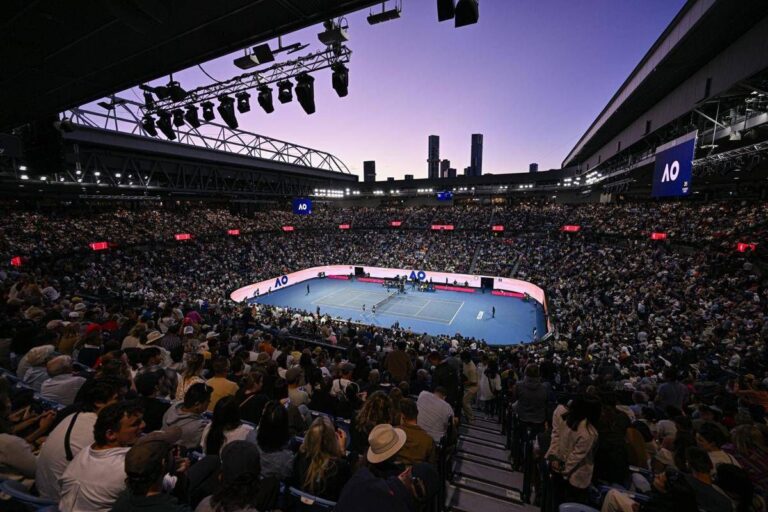 Australian Open, malore sugli spalti: interrotta Alcaraz-Paul