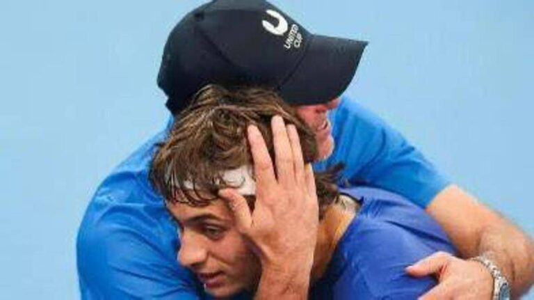 Australian Open, tennisti in crisi tra caldo e dolori. Bassetti: “Condizioni perfette per i virus”