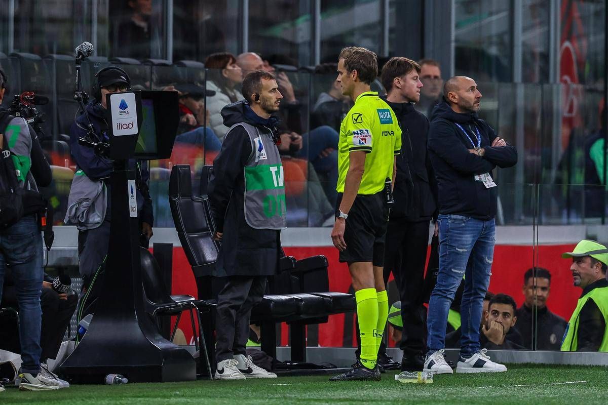 Calcio, decisioni che cambiano e protocolli che saltano: il Var è fuori controllo?