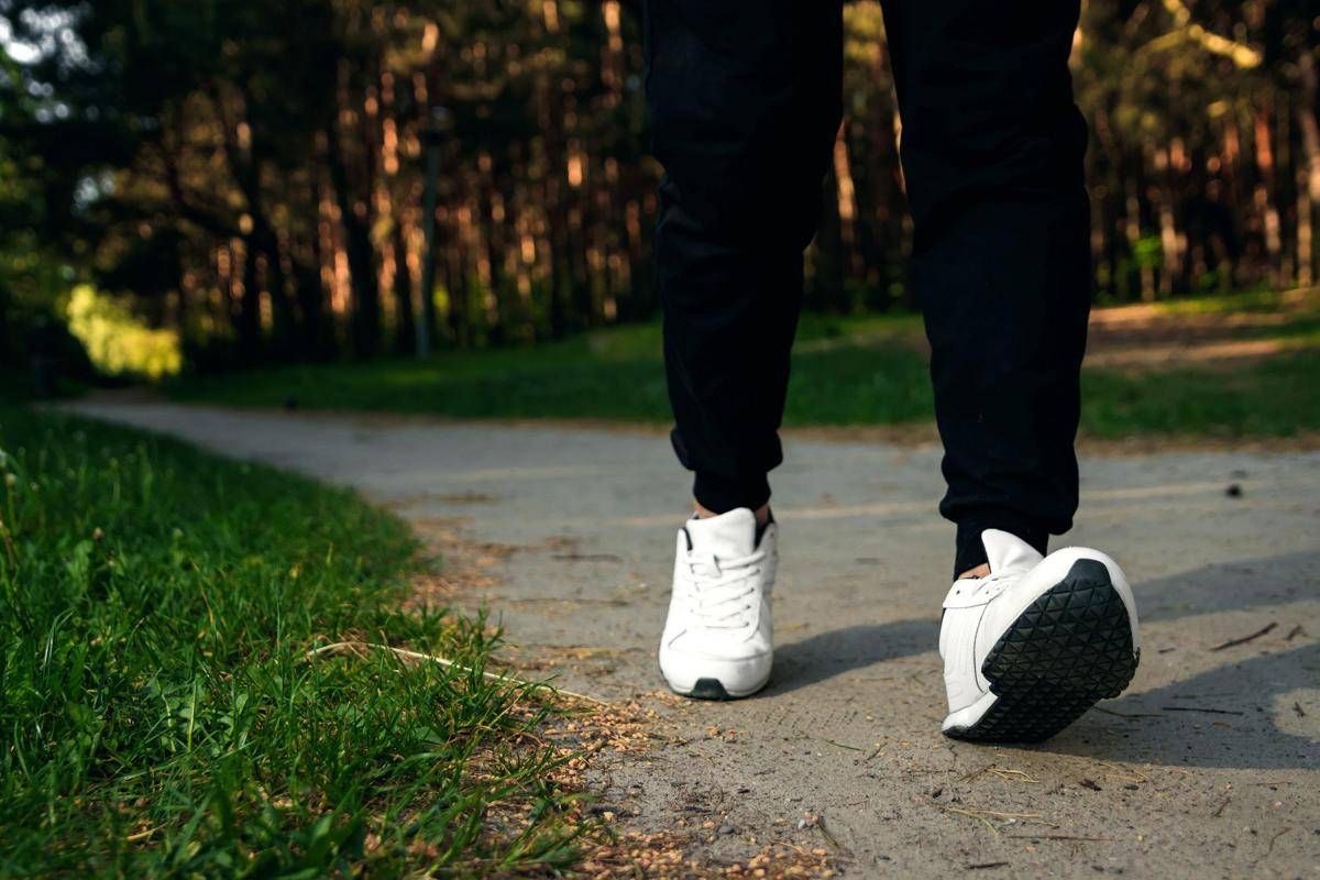 Camminare per ripartire a Capodanno, quanti passi servono per la salute