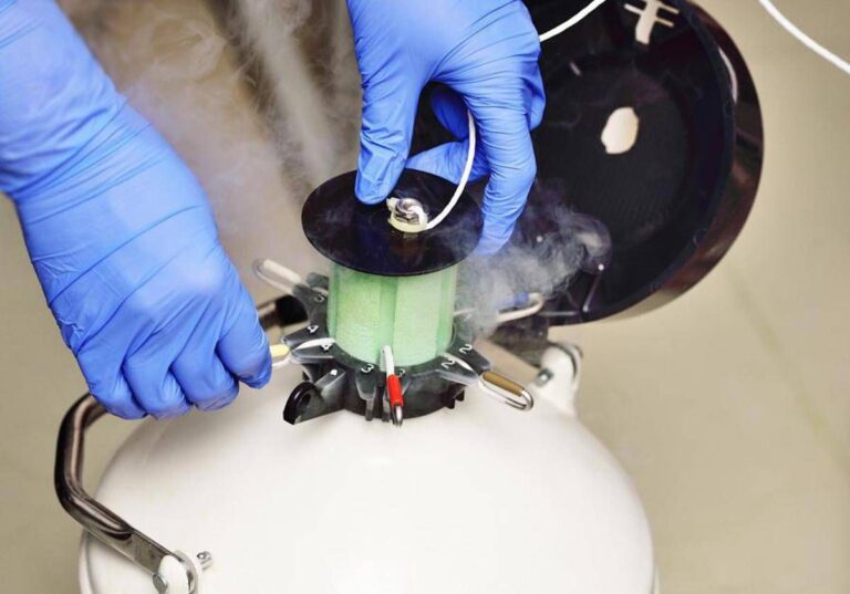 Cancro seno, 1 donna su 4 sceglie la crioconservazione degli ovociti