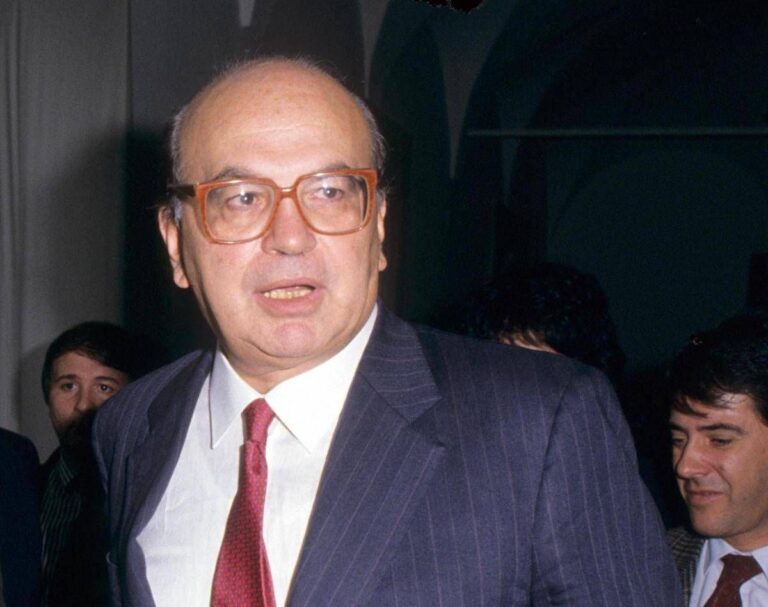 Craxi, Crosetto a commemorazione Hammamet. Il figlio Bobo: “Italia lo ricordi con busto a Sigonella”