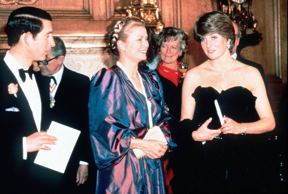 Grace di Monaco consolò Diana in lacrime durante la sua prima uscita pubblica