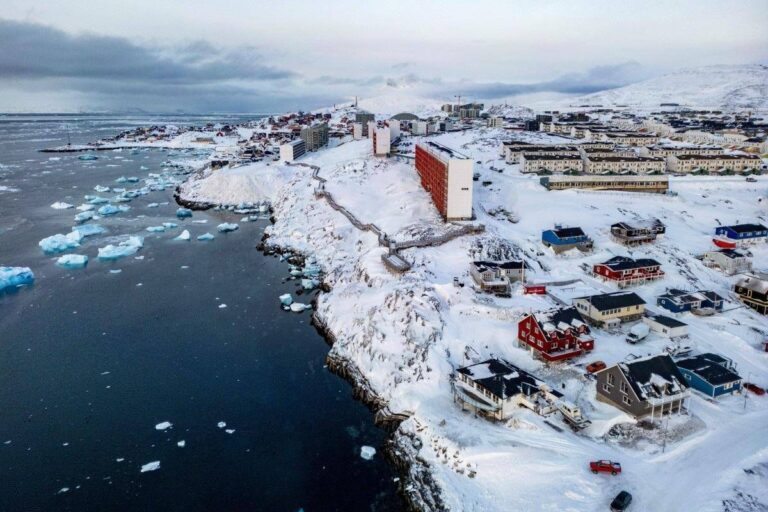 Groenlandia, 100 soldati europei sull’isola? “Per Trump non cambia nulla”