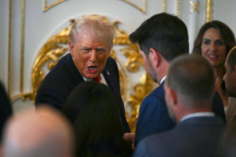 Groenlandia, Trump alza il tiro: “Dazi a chi ha inviato truppe”. Macron: “Minacce inaccettabili, risponderemo”