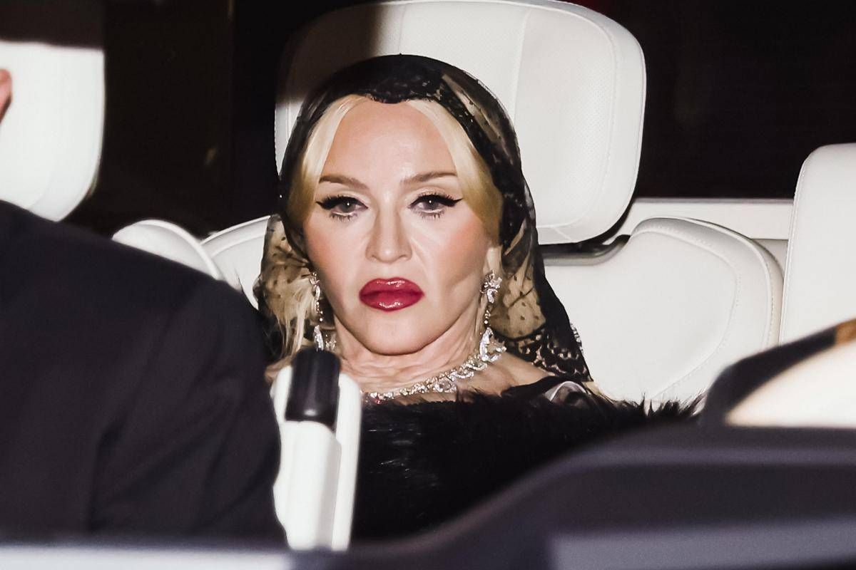 Iran, Madonna sostiene le proteste: “Tenete duro, rivoluzione necessaria”