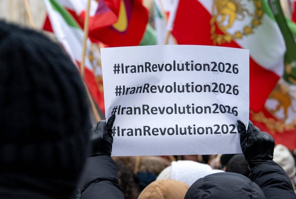 Iran, Teheran: “Pronti alla guerra e al dialogo”. Trump: “Vogliono negoziare”