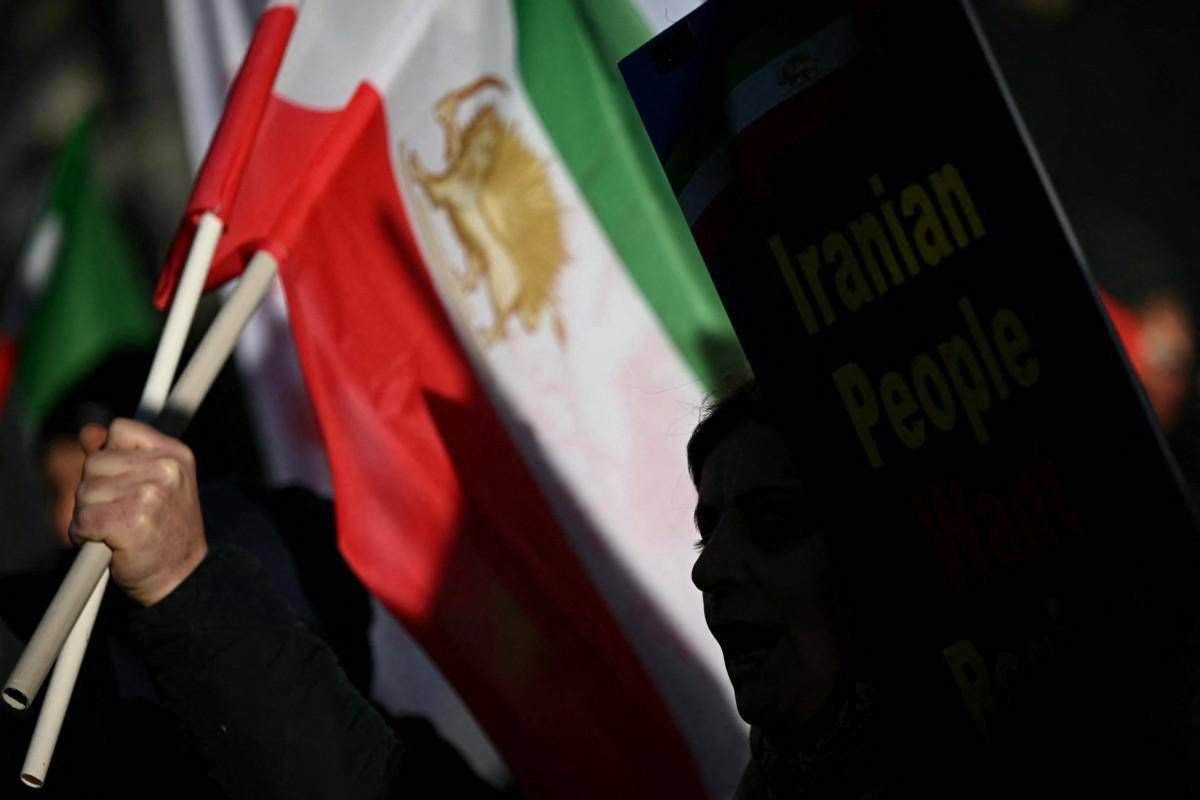 Iran, Trump vorrebbe “azione militare rapida e decisiva”. Comandante Pasdaran: “Pronti a rispondere”