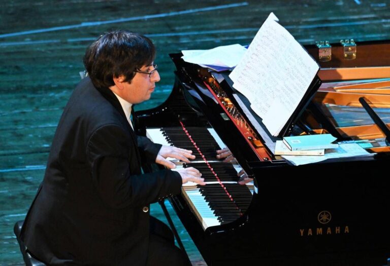 Iran, il pianista Bahrami: “Trump punta ai nostri soldi, altro che diritti umani”