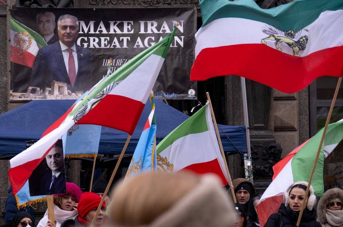 Iran, il ruolo di Reza Pahlavi: guida delle proteste o re senza regno?