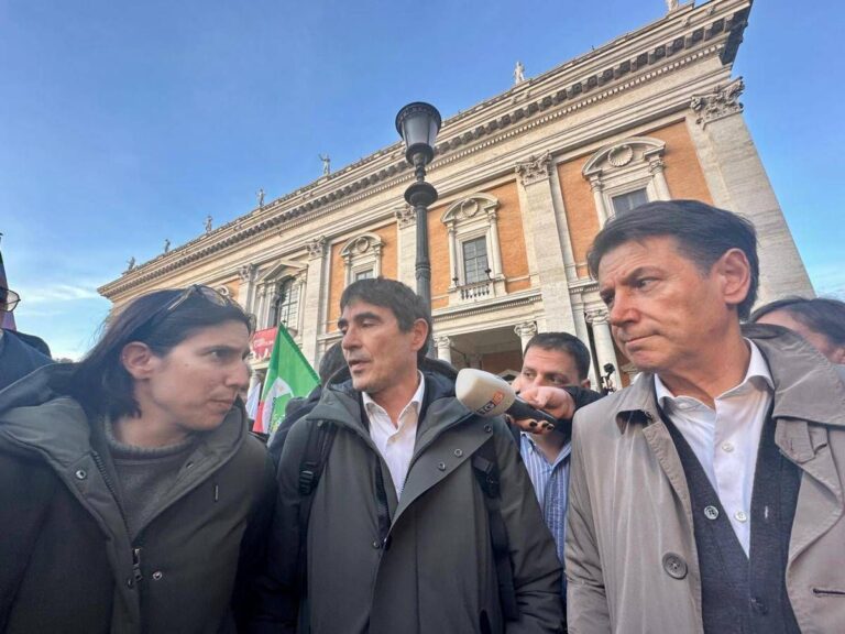 Iran, opposizioni in piazza a Roma. Conte: “Mancata unità Parlamento? Non a causa nostra”