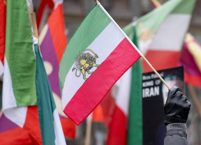 Iran, tv di Stato mostra migliaia a Teheran a sostegno del regime. Ong: saliti a 572 i morti per le proteste